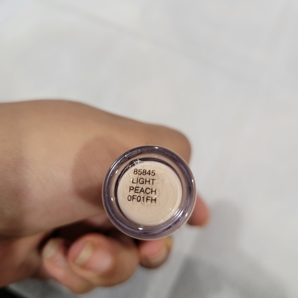 16HR Camo Concealer Light Peach (light w/ rosy peach undertone) - Picture 3 of 3